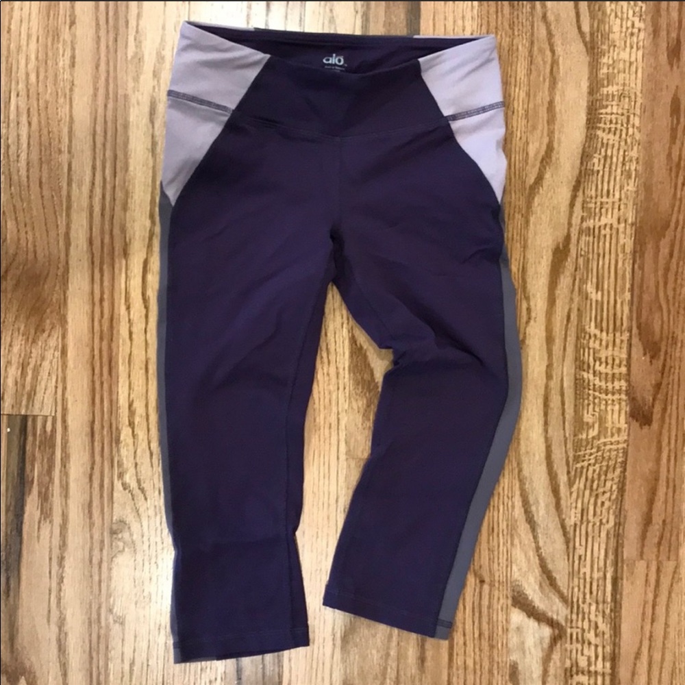 Alo cropped leggings. Yoga